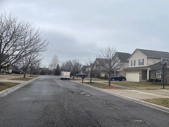 5th image of 332 Summerfield Dr