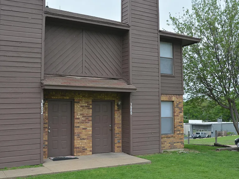 3800 Coates Cir — Photo 1