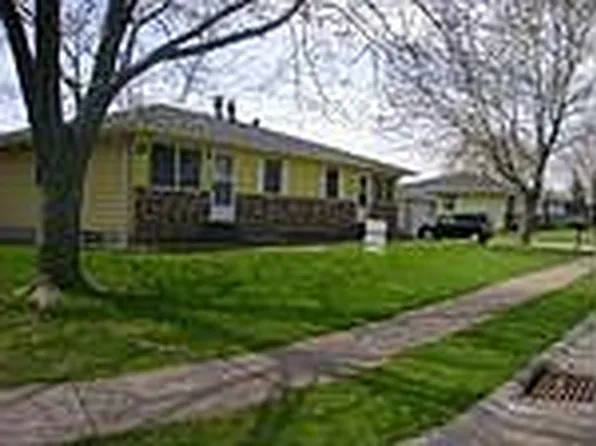 603 W 63rd St, Davenport, IA 52806