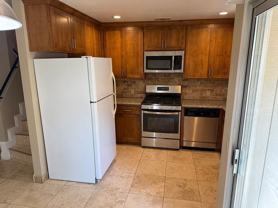 1st image of 853 Pecan Ct