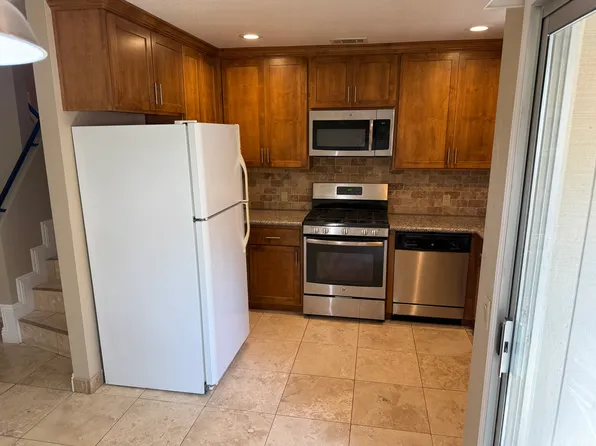 853 Pecan Ct, West Sacramento, CA 95691