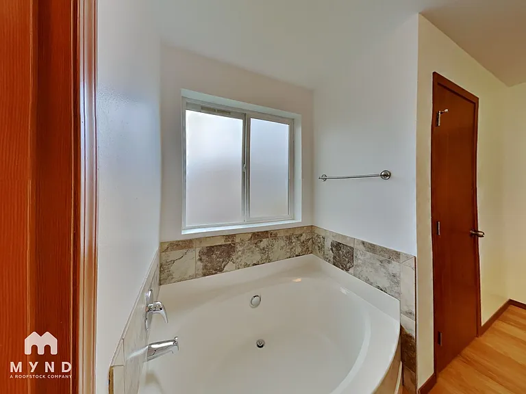 1412 E 64th St — Photo 15