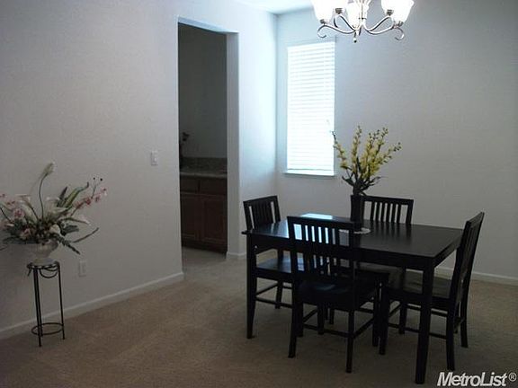 4th image of 702 W Glendora Ave