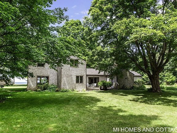 5th image of 4489 N Lakeshore Dr