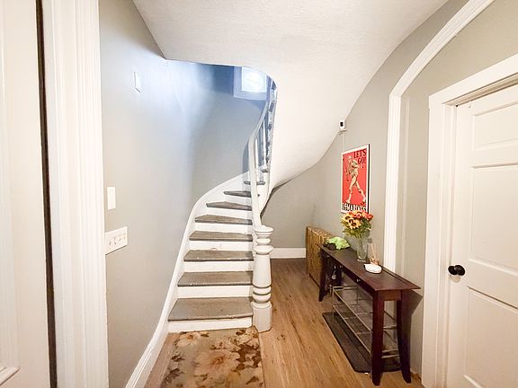 4th image of 128 Meigs St #Up