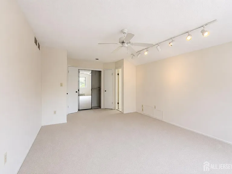 83 Sayre Dr — Photo 13