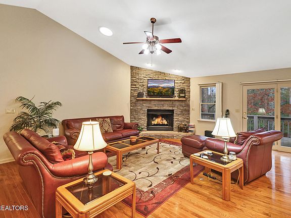 2nd image of 108 Kenwood Dr
