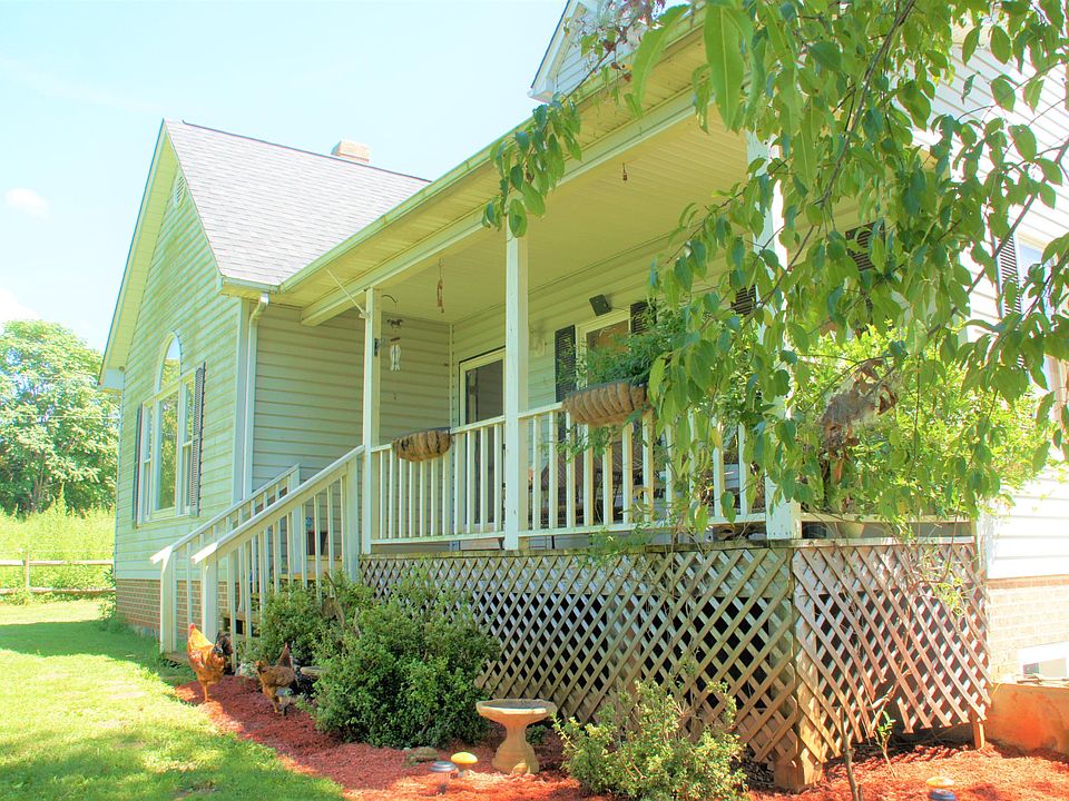 1st image of 390 Labellevue Dr