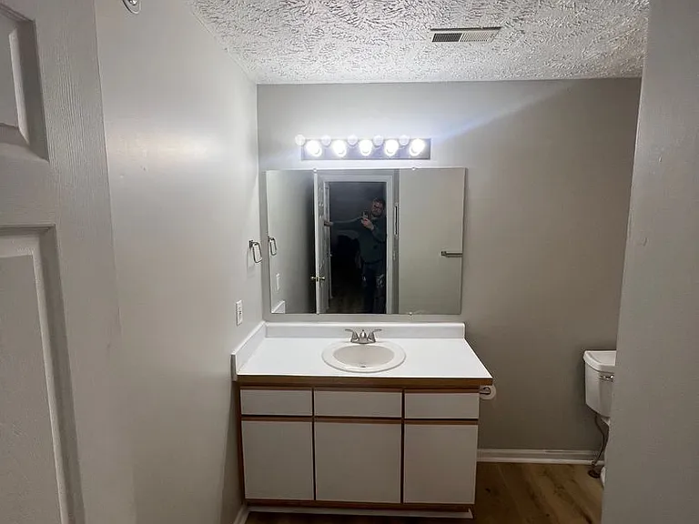 726 W Jefferson St — Photo 13