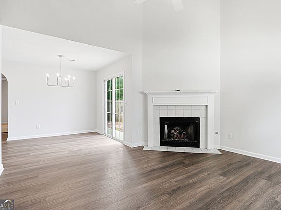 3rd image of 307 Parkview Pl