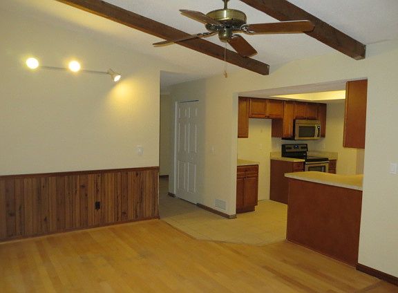 4th image of 929 Mill Road Ln