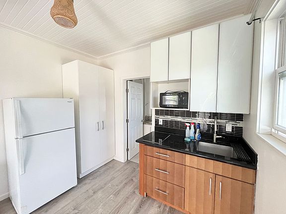 2nd image of 2035 Bingham St #D