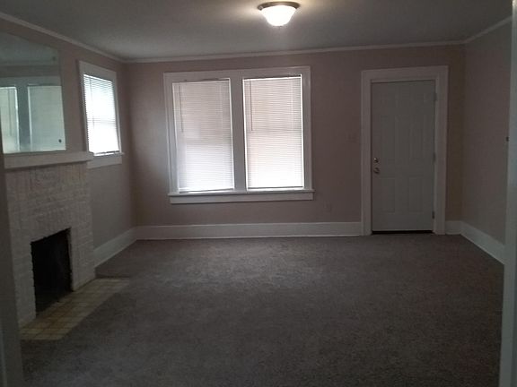 Living Room-pic#1