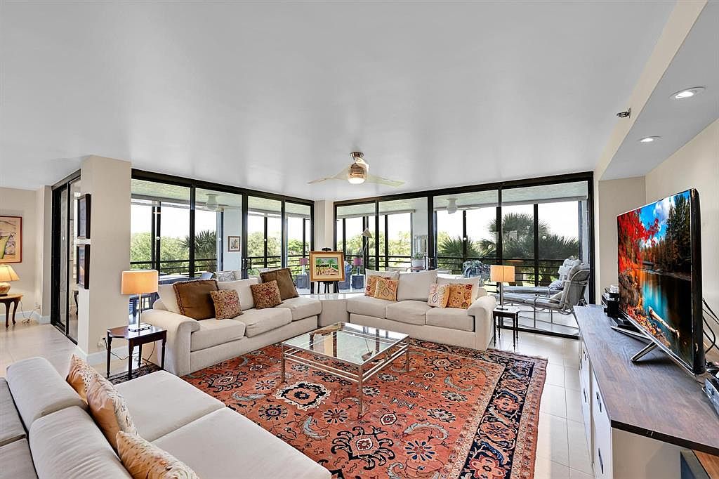 7578 Regency Lake Dr #402