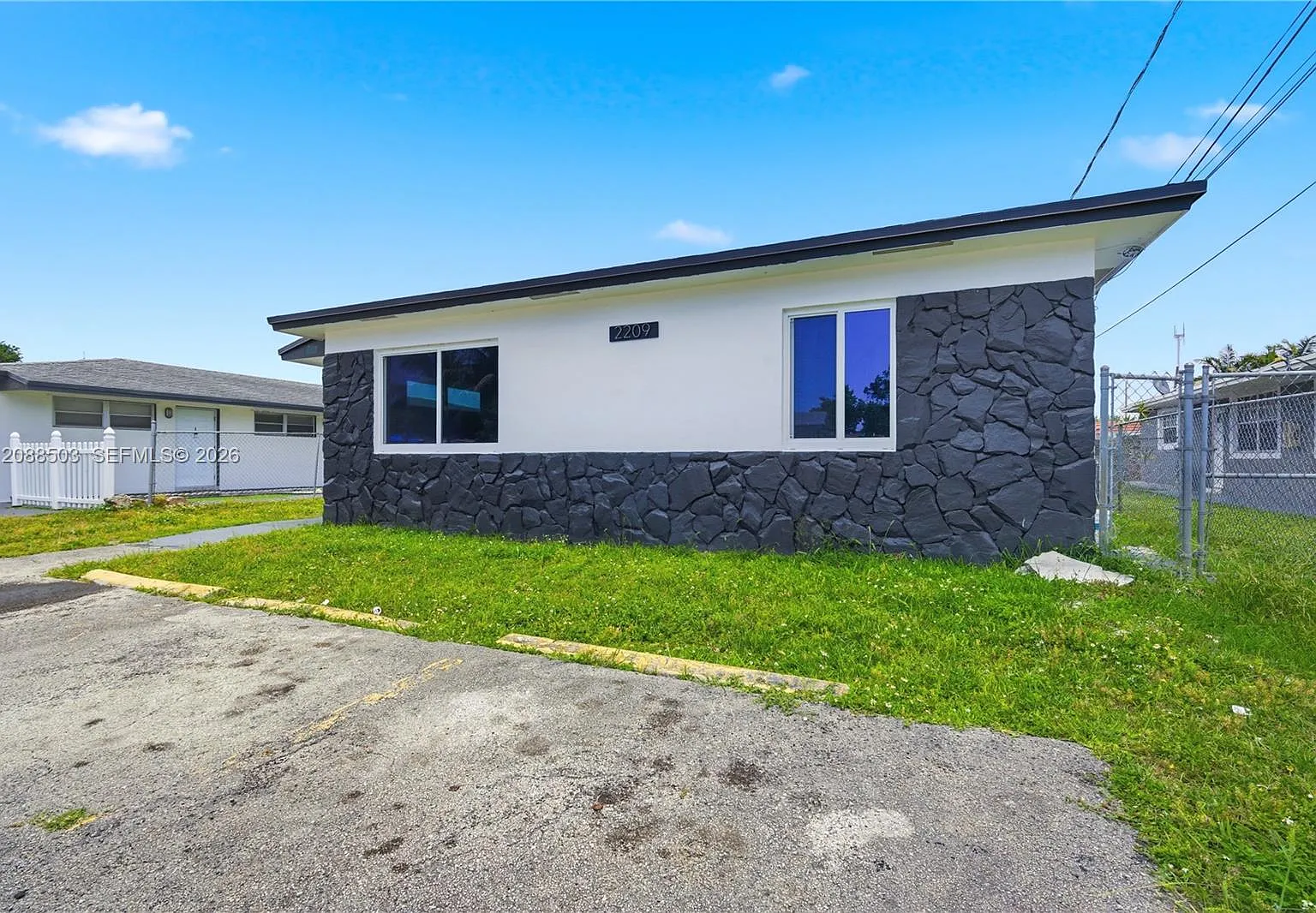 2 bed, 1000 sqft, $2,500 — Photo 3