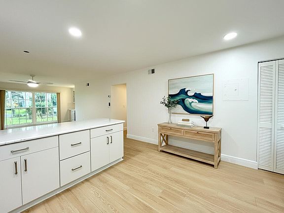 4th image of 900 Jasmine Lane