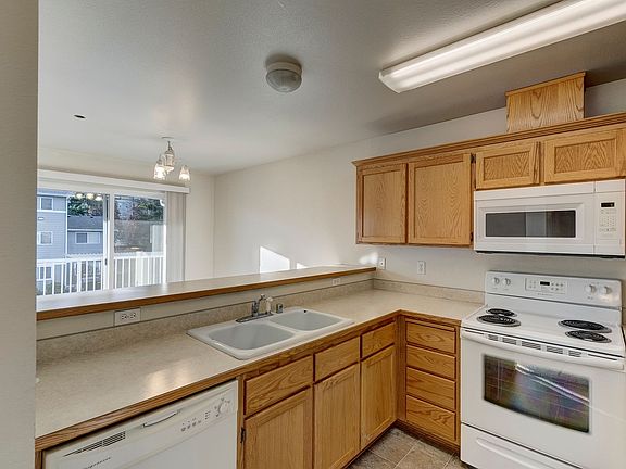 3rd image of 1670 SW Mulberry Pl APT B303