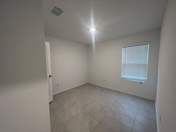 5th image of 2903 Greenhorn Ave