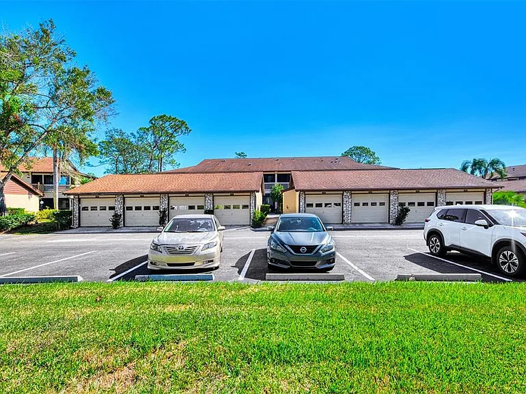 5761 Avista Dr #5761 — Photo 2