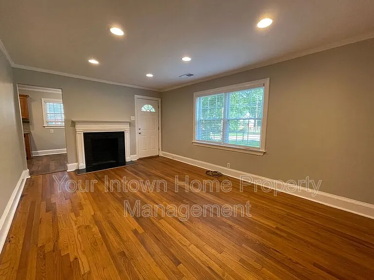 452 Deckner Ave SW — Photo 7