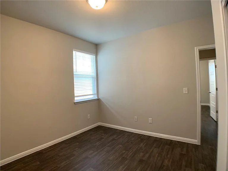 237 Michaelis Dr — Photo 16