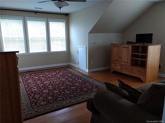 5th image of 407 Windemere Dr