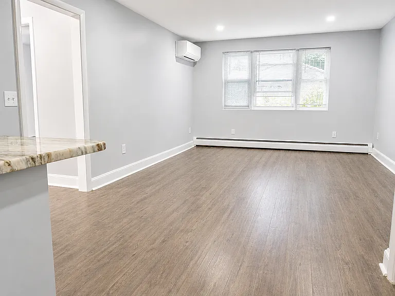 225 S Main St #6 — Photo 4