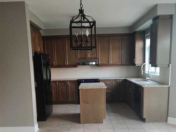 5th image of 38 Royal Park Blvd