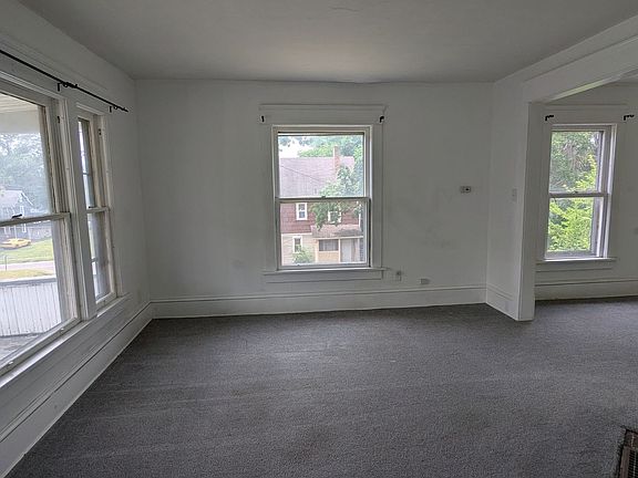 5th image of 1009-1011 8th St NW #1009