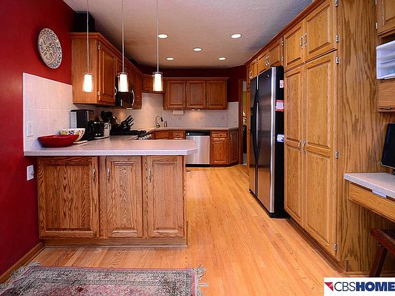 2nd image of 815 Valentine Ln