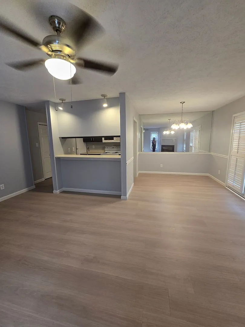 2700-3 Preston Woods - Preston Woods — Photo 2