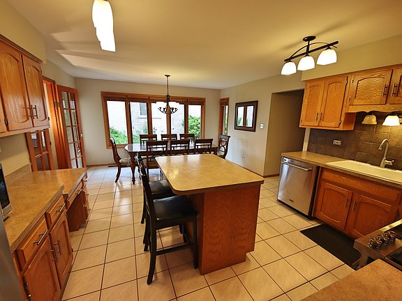 3rd image of 10844 Lorel Ave