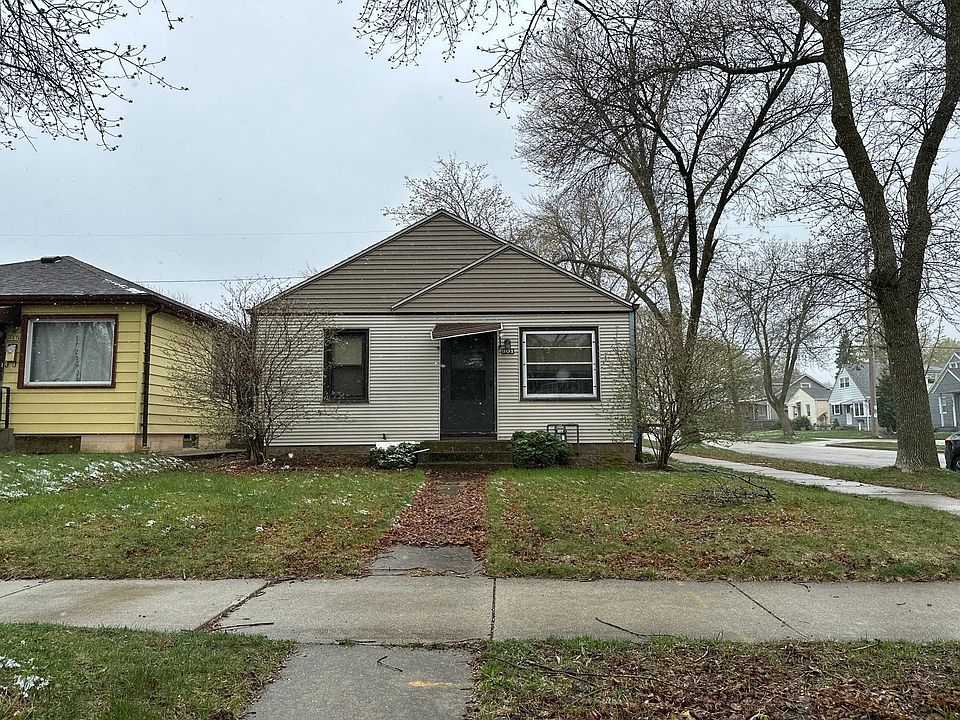 1st image of 901 E Holt Ave