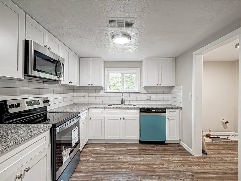 10694 Pine St — Photo 10