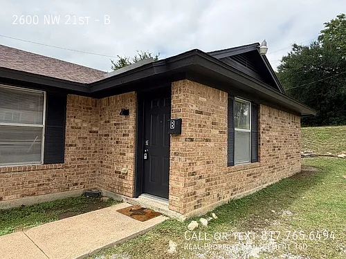 2600 NW 21st St #B Photo 1