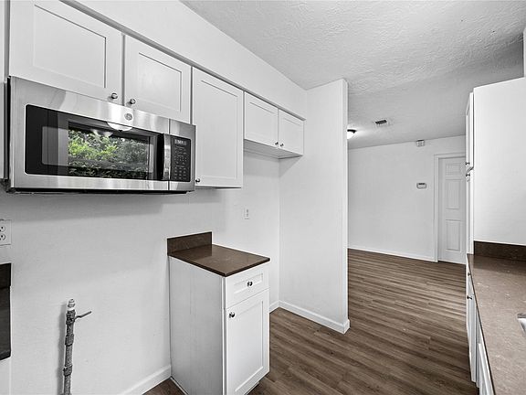 4th image of 3110 Brisbane St