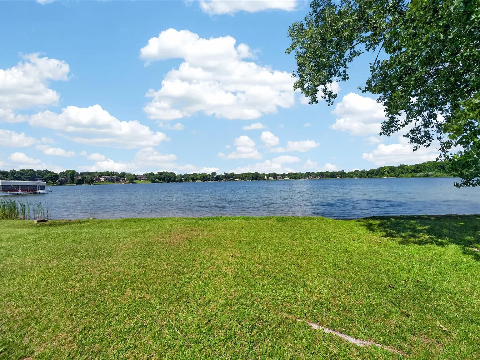 2 bed, 1.0 bath, 1421 sqft, $3,000 — Photo 2