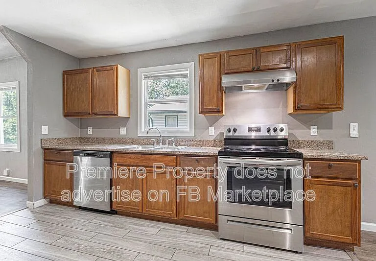 912 E Frederick St — Photo 5
