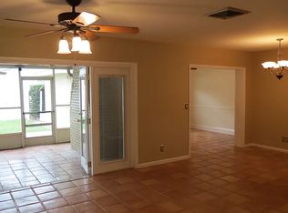 917 W Cimmeron Dr, Tampa, FL 33603