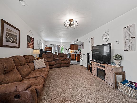 4th image of 325 Woodridge Dr