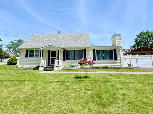 12 Mason St, Peru, NY 12972