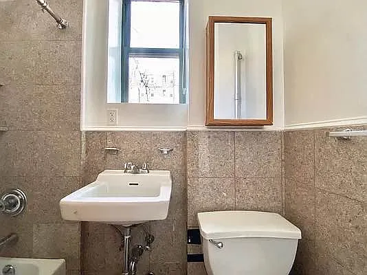 Rented by J PRESTON AND ASSOCIATES INC | media 24