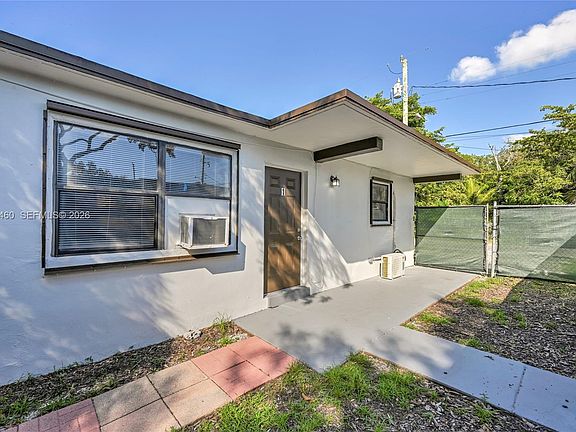 5th image of 1710 NW 9th St #2