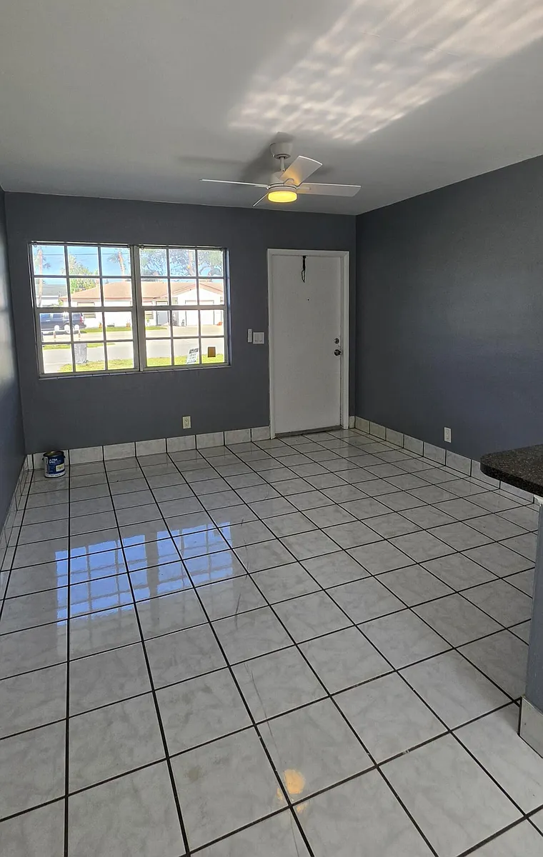 Building Photo - 8531 Sunset Dr