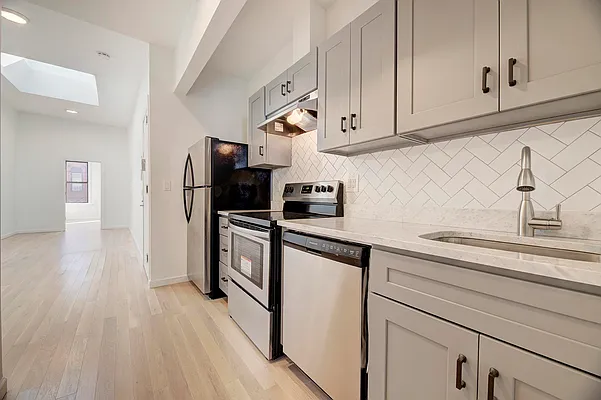 Rented by REAL New York | media 28