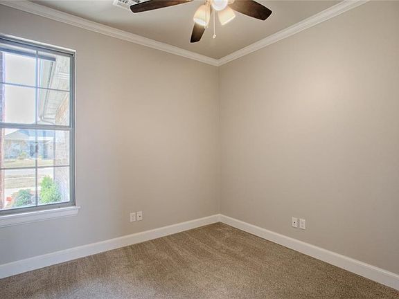 4th image of 2249 Bretford Way