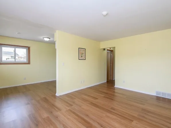 325 Sentinel Dr, 325 Sentinel Dr #3, Waukesha, WI 53189
