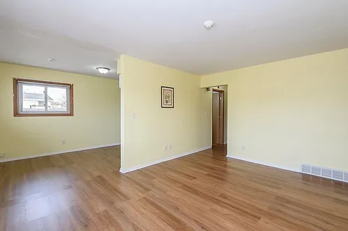 325 Sentinel Dr Photo 1