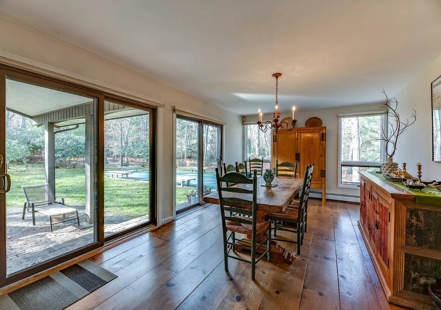 Quiet, Private and Affordable in East Hampton — Photo 4