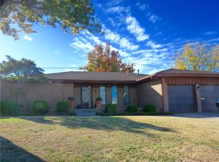 5912 NW 71st St, Warr Acres, OK 73132